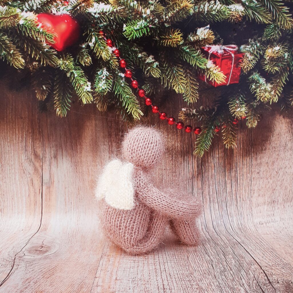 Ангел сидящий