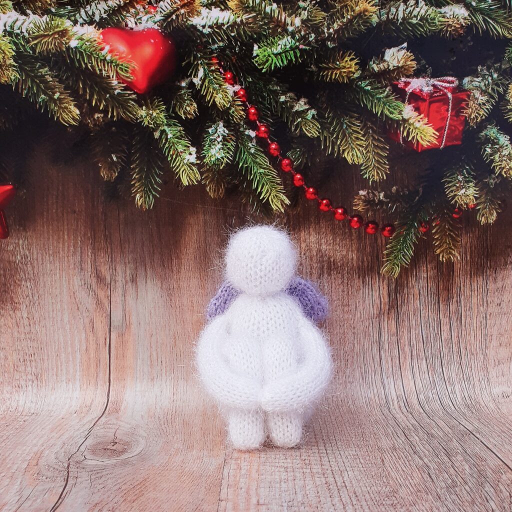 Ангел сидящий