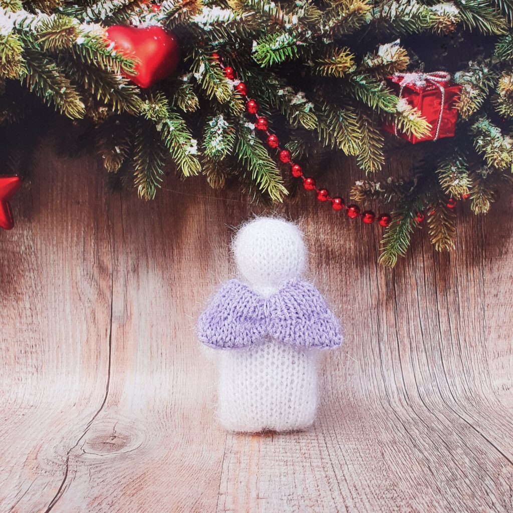 Ангел сидящий