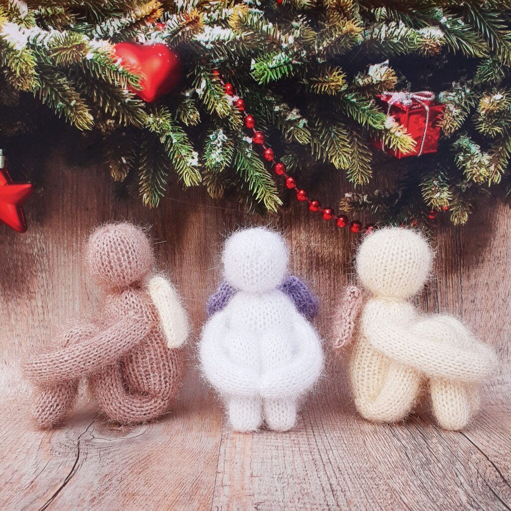 Ангел сидящий