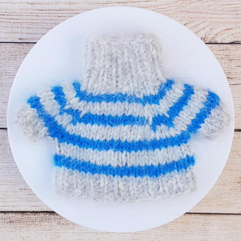 Пингвин в свитере