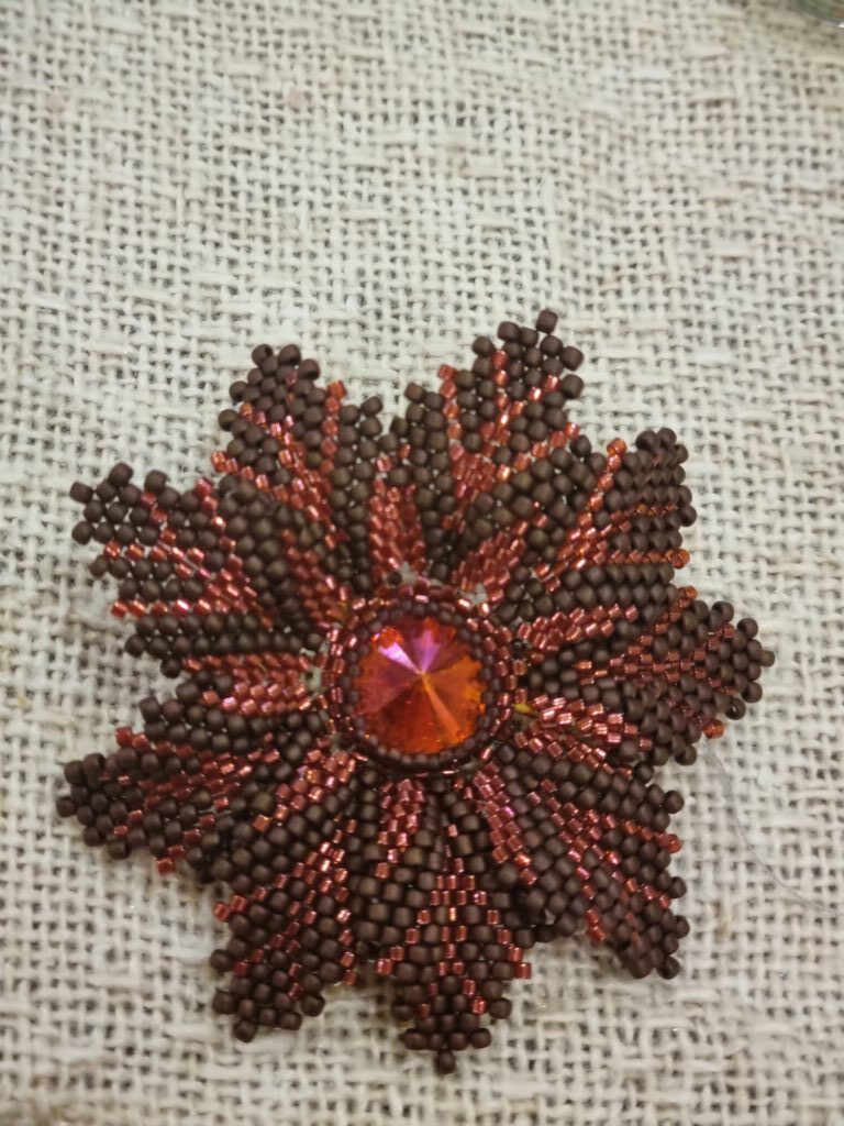 Брошь Цветок