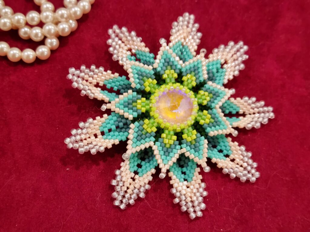 Брошь Снежинка