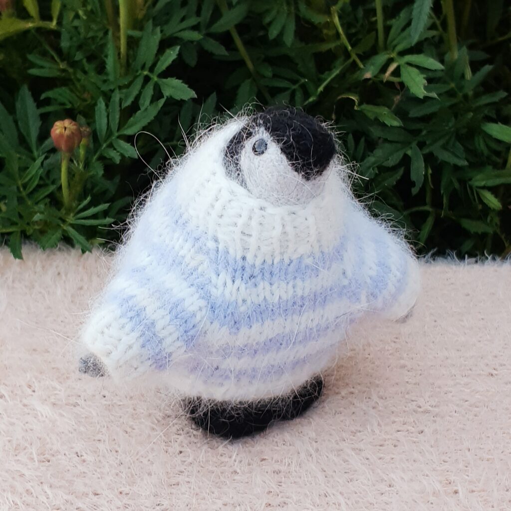 Пингвин в свитере