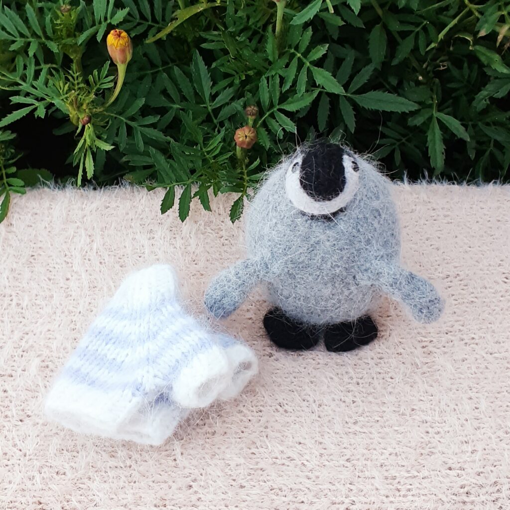 Пингвин в свитере