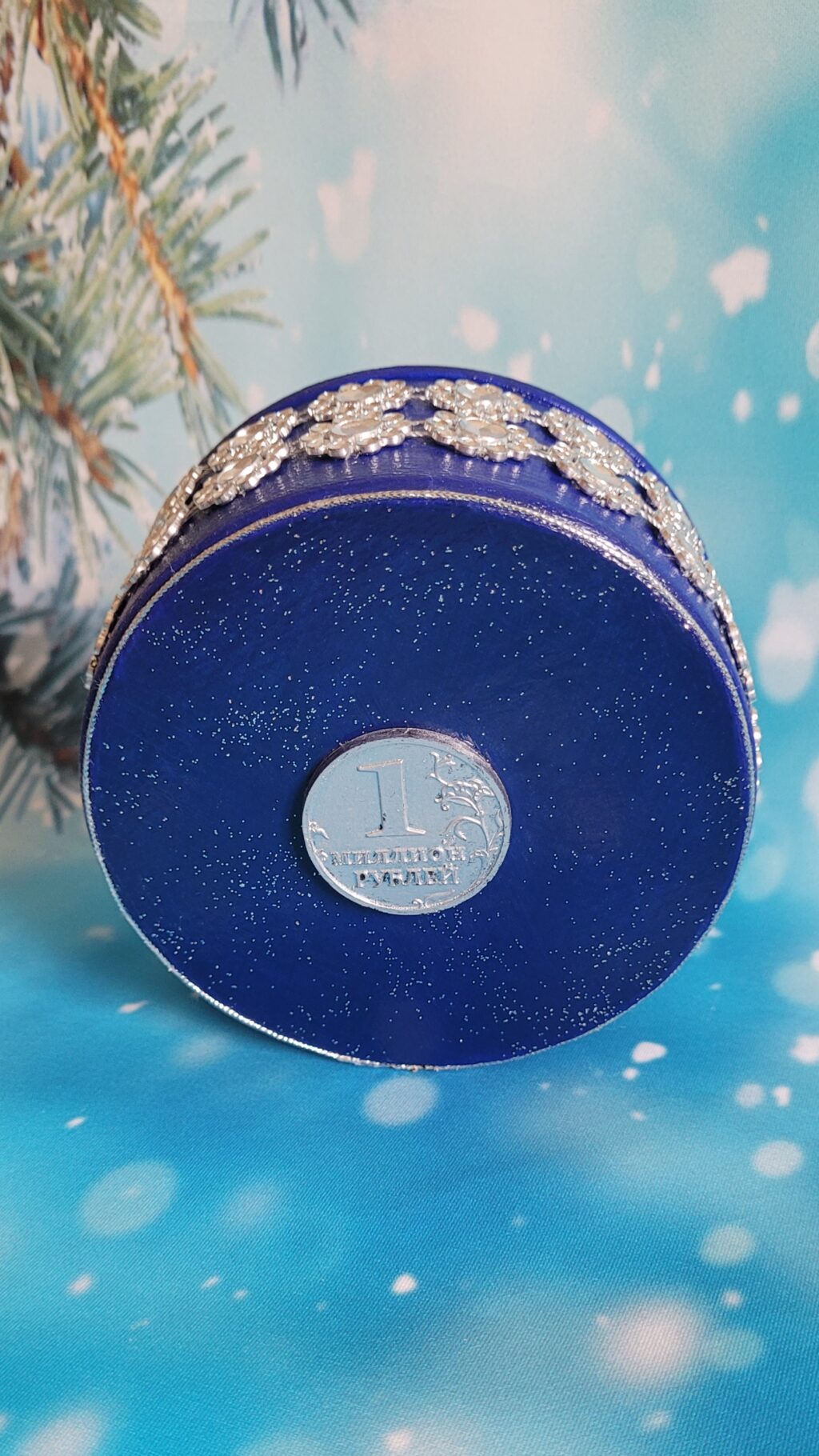 Декоративный будильник «Голова лошади на синем фоне»