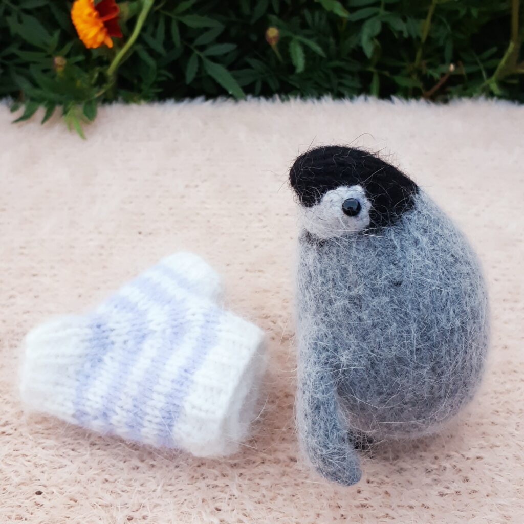 Пингвин в свитере