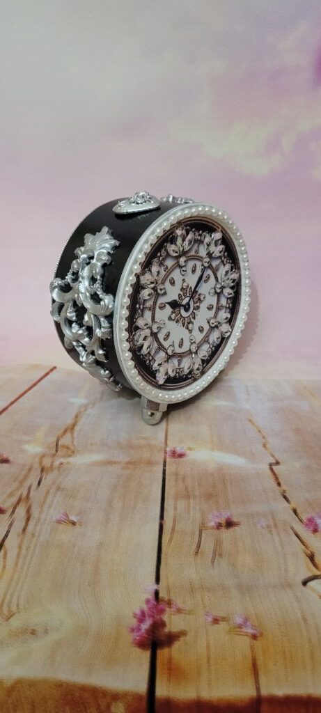 Декоративный будильник