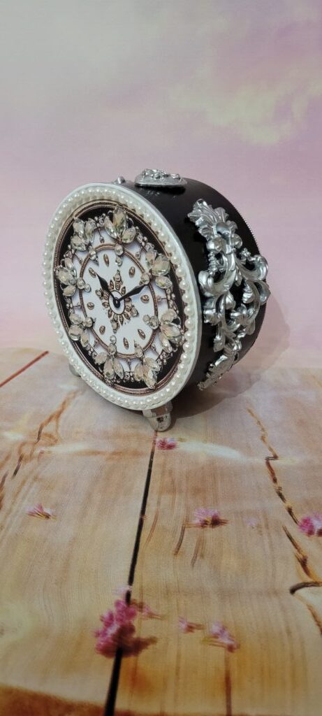 Декоративный будильник