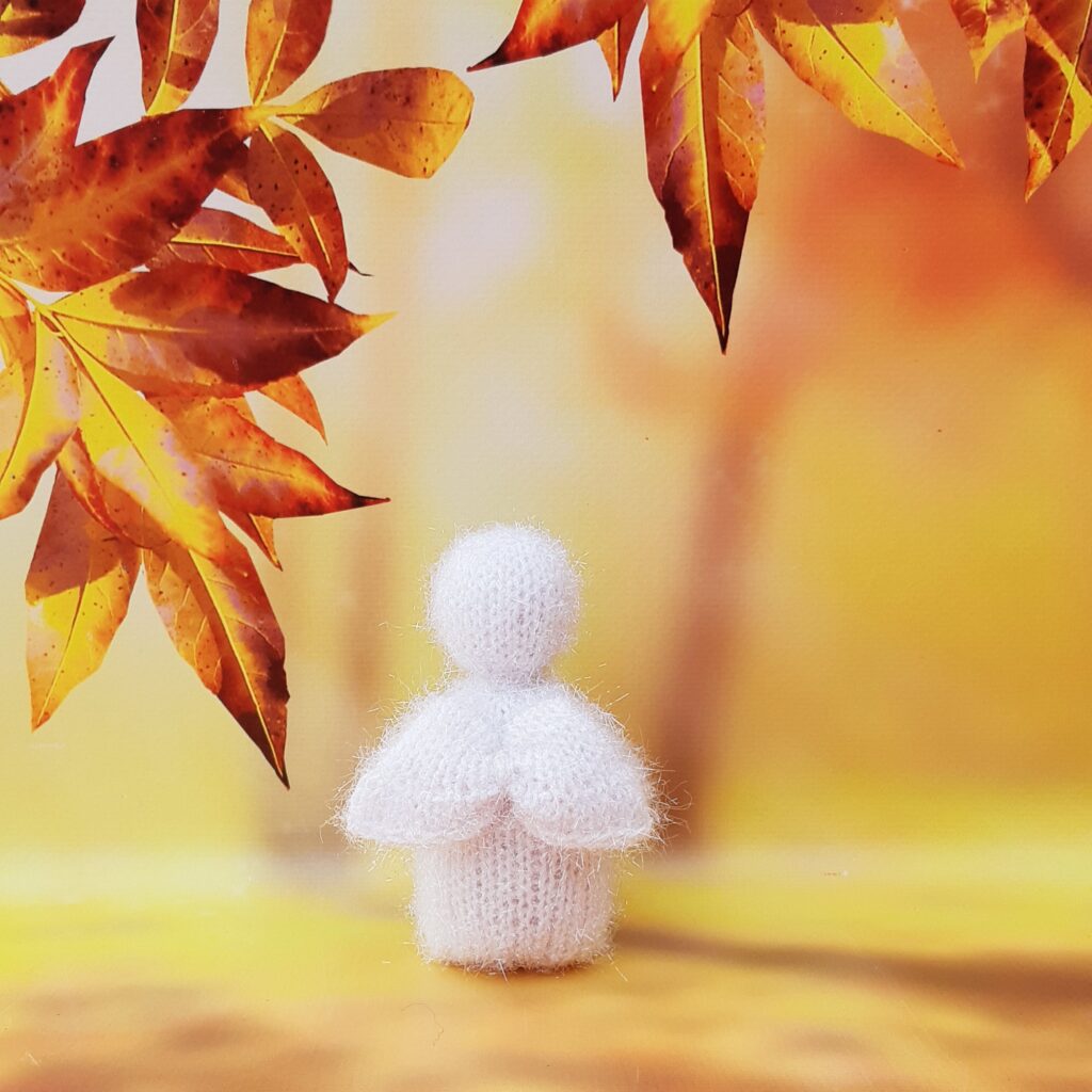 Ангел сидящий