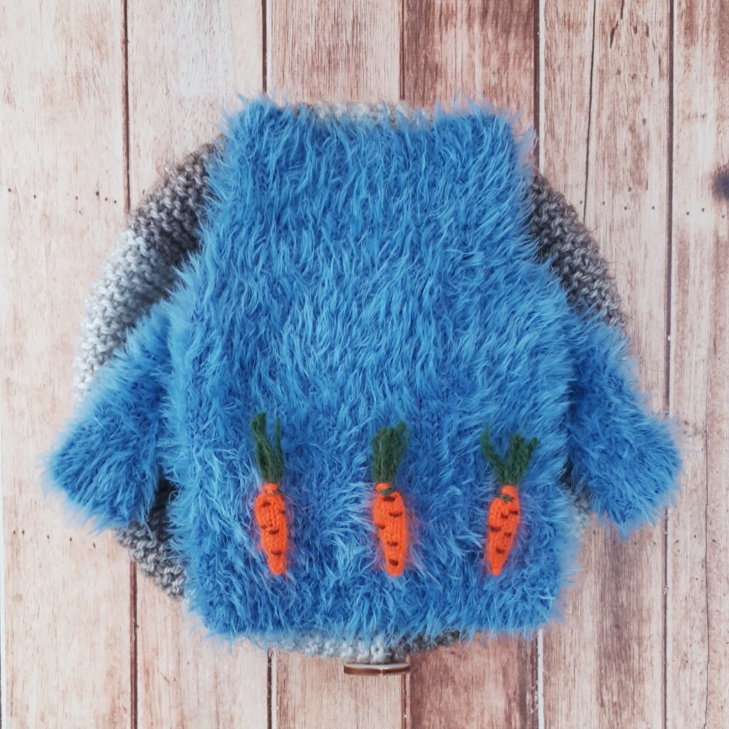 Кролик в свитере