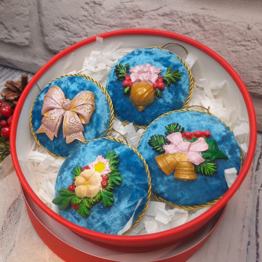 Ёлочные игрушки — медальены