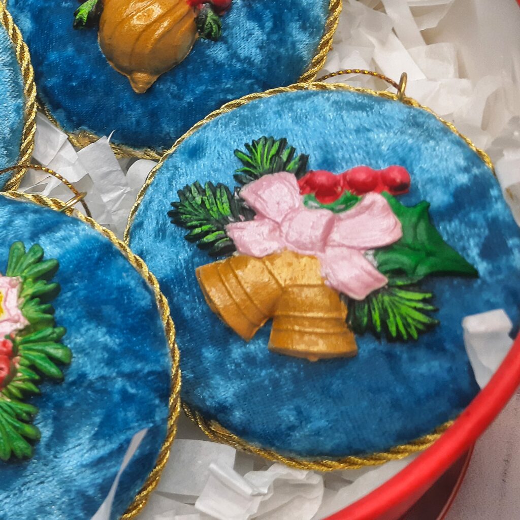 Ёлочные игрушки — медальены