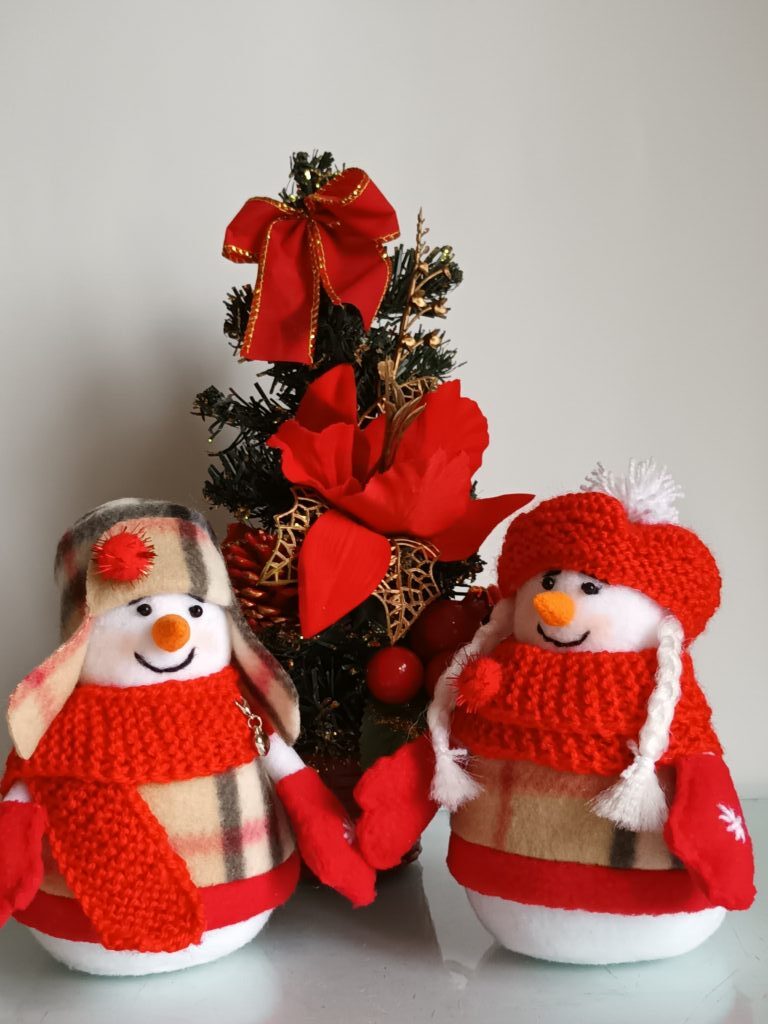 Новогодний снеговичок маленький