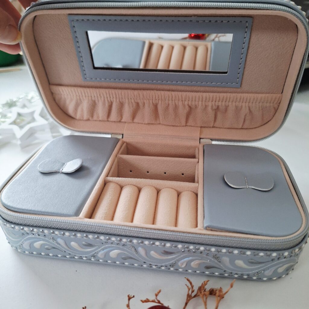 Шкатулка для украшений