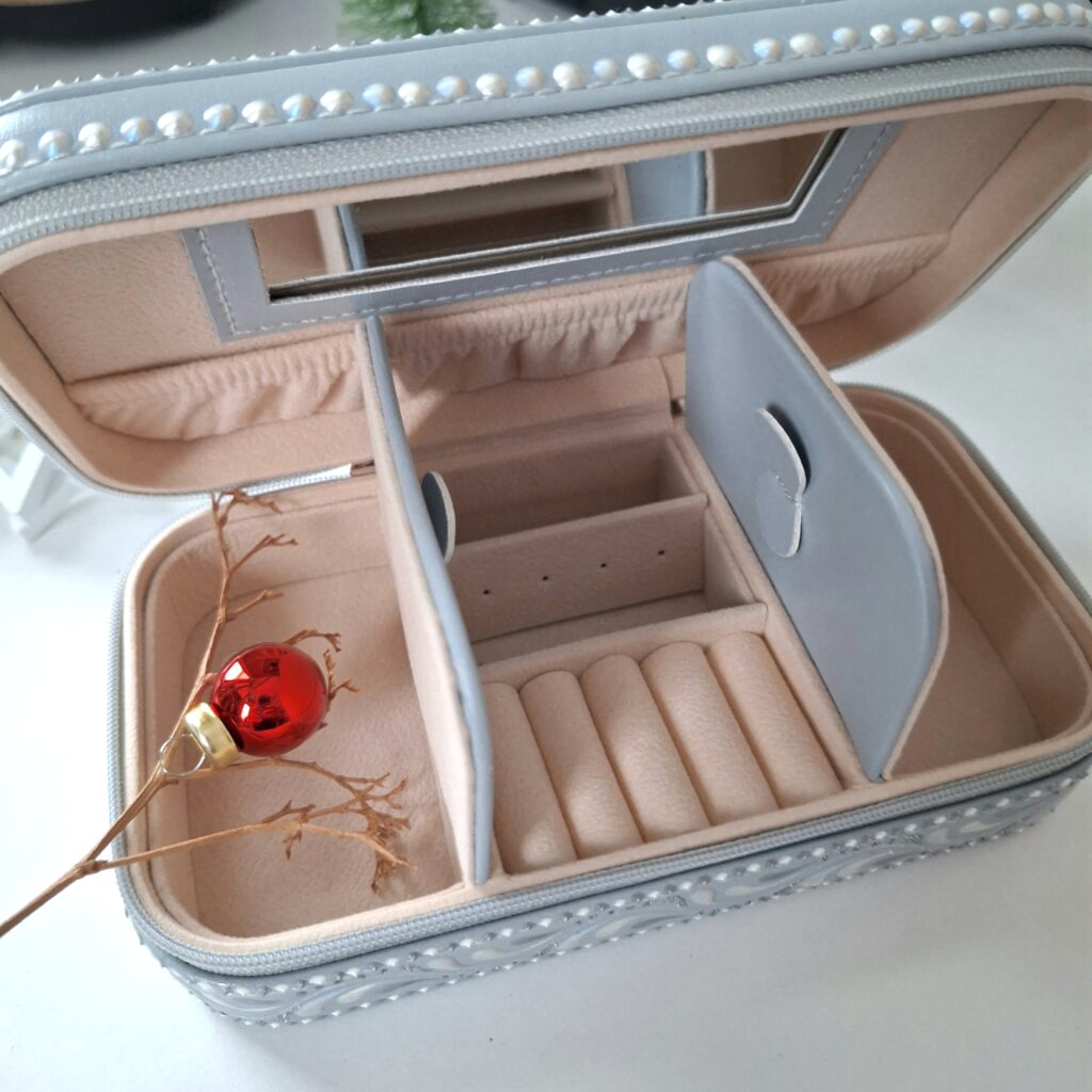 Шкатулка для украшений