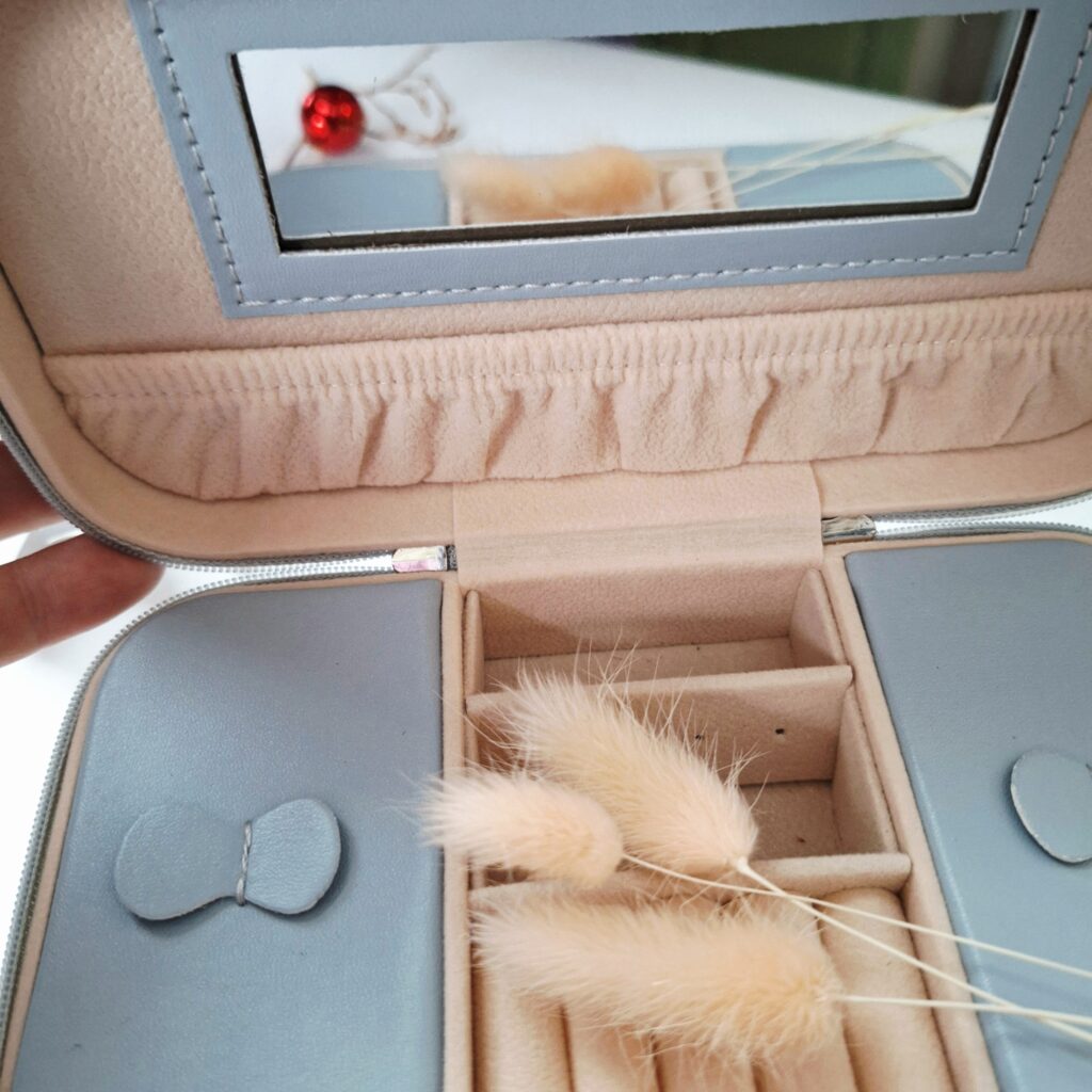 Шкатулка для украшений