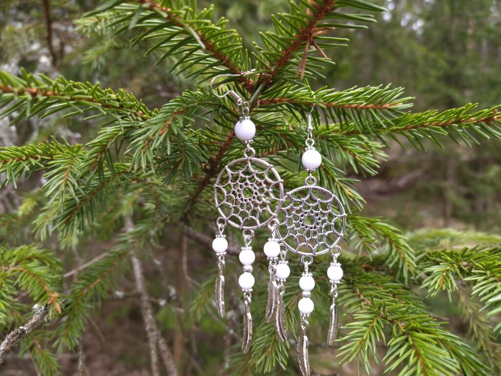 Серьги Ловцы белые