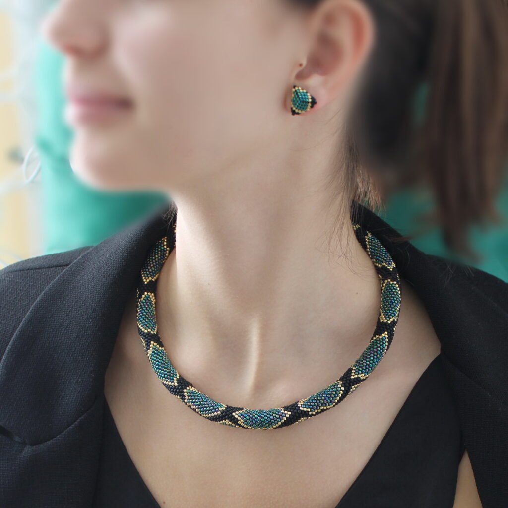 Колье на Питон ручной работы, ожерелье украшение на шею змея