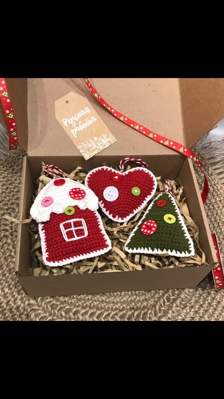 Новогодние украшения вязаные.