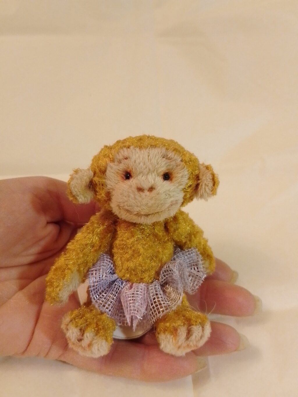 Обезьянка Мика