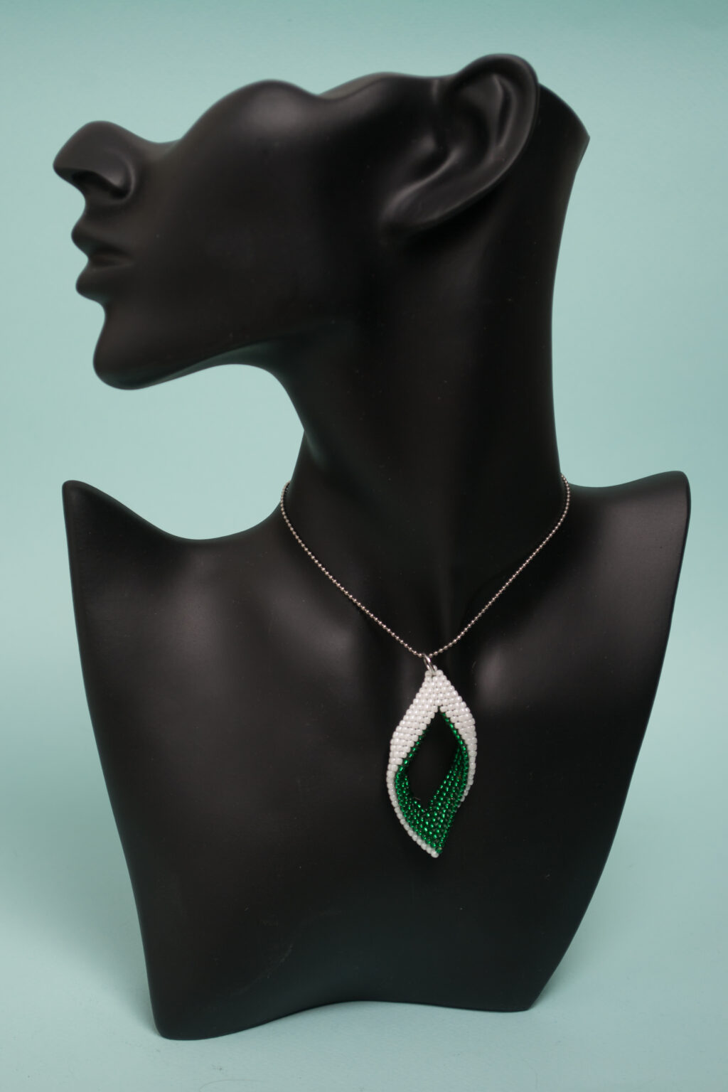 Подвеска из бисера