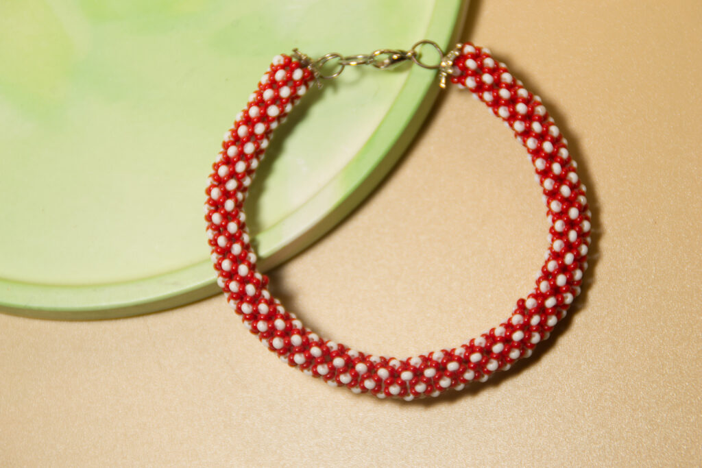 Браслет из бисера