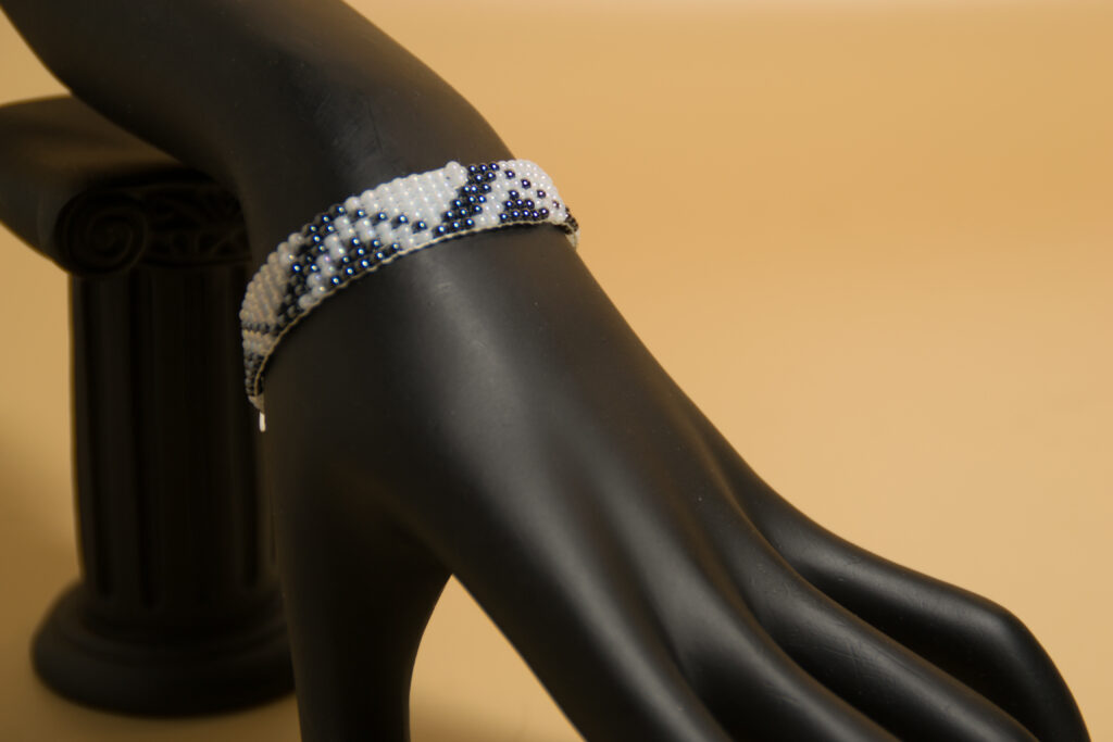 Браслет из бисера