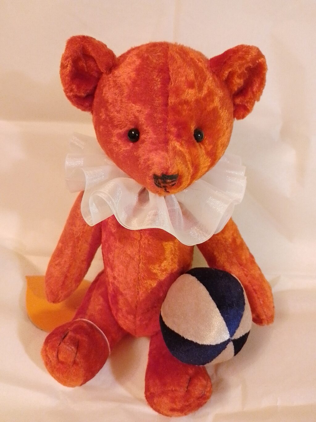 Мишка с мячиком