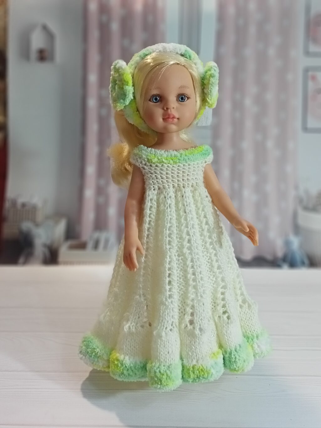Вязаное платье для куклы Паола Рейна 32-34см