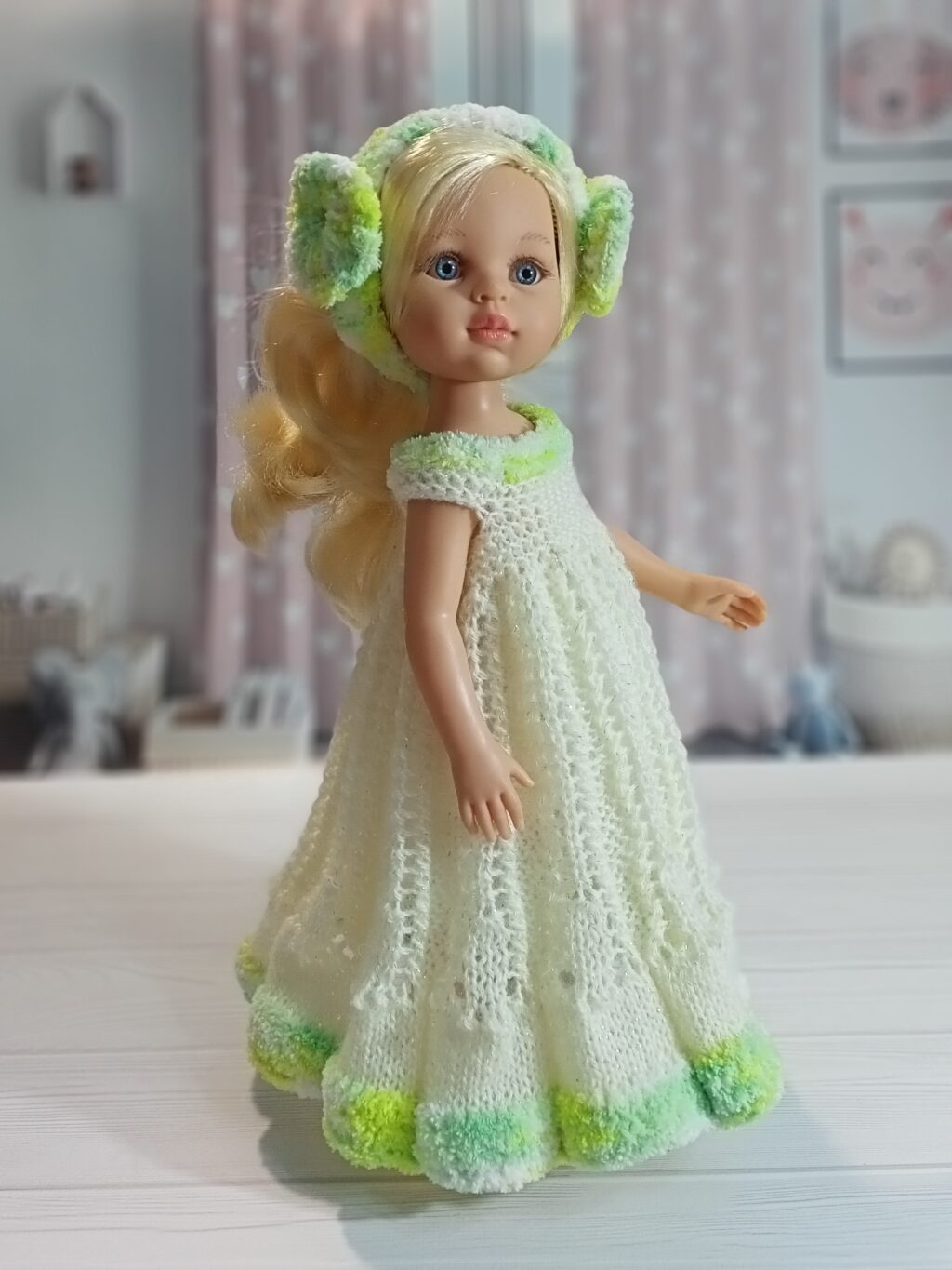 Вязаное платье для куклы Паола Рейна 32-34см