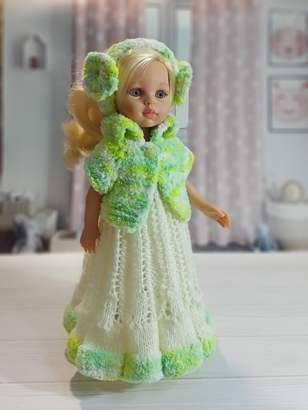 Вязаное платье для куклы Паола Рейна 32-34см