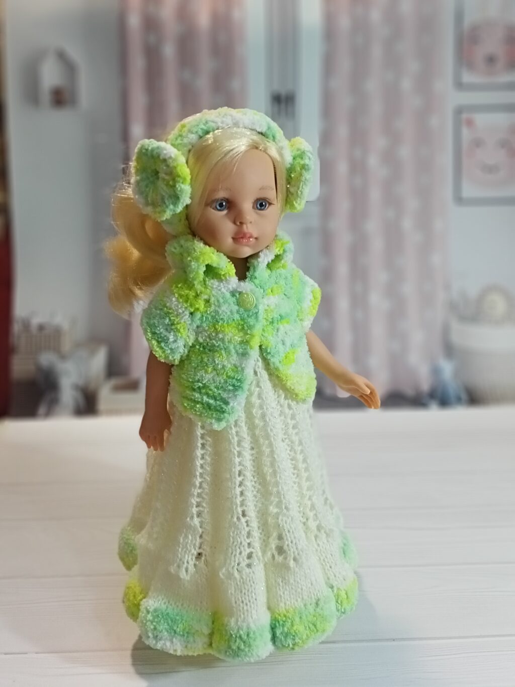 Вязаное платье для куклы Паола Рейна 32-34см