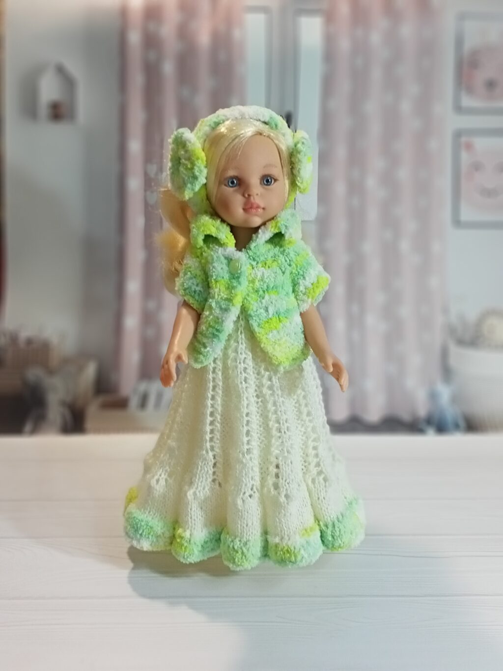 Вязаное платье для куклы Паола Рейна 32-34см