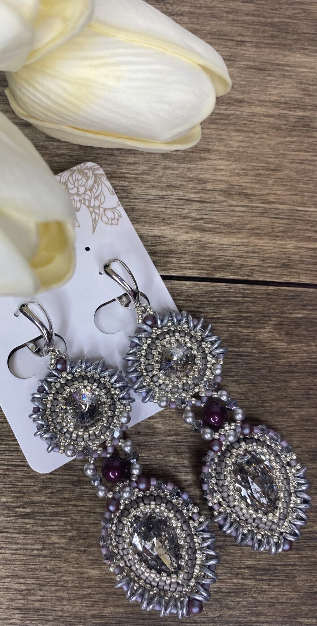 Серьги из бисера с кристаллами