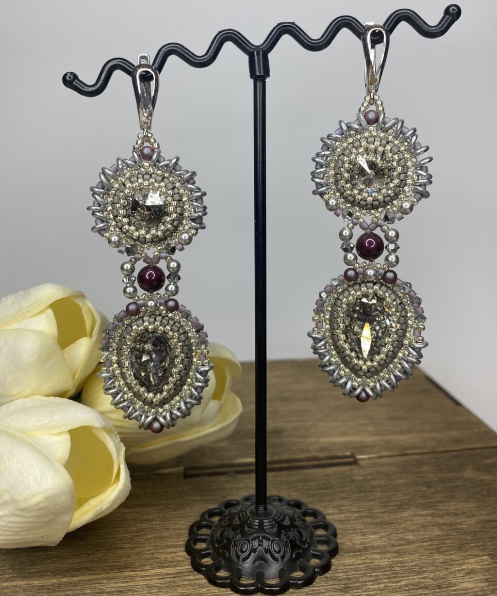 Серьги из бисера с кристаллами