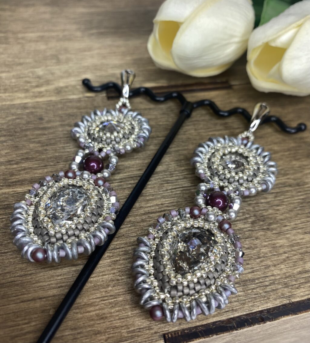 Серьги из бисера с кристаллами