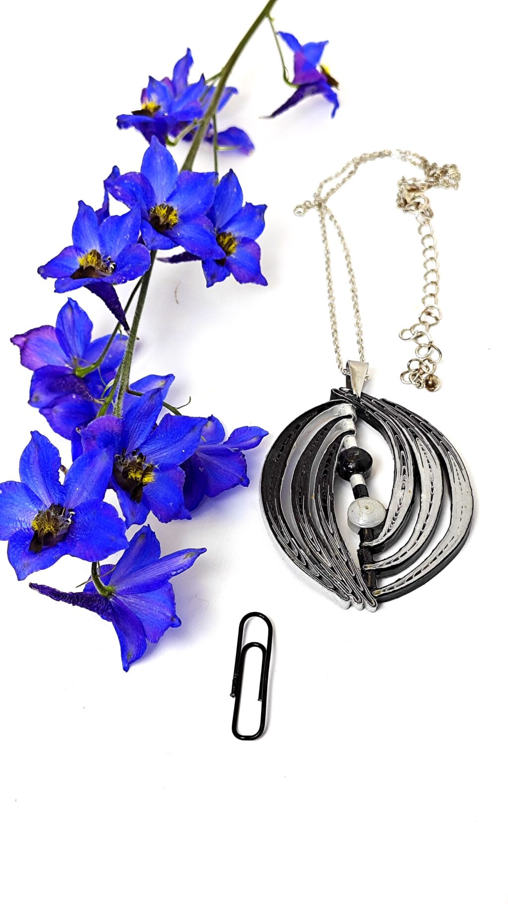 Комплект украшений квиллинг-графика.