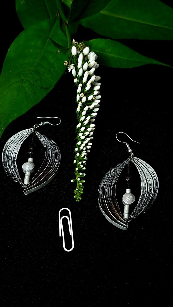 Комплект украшений квиллинг-графика.