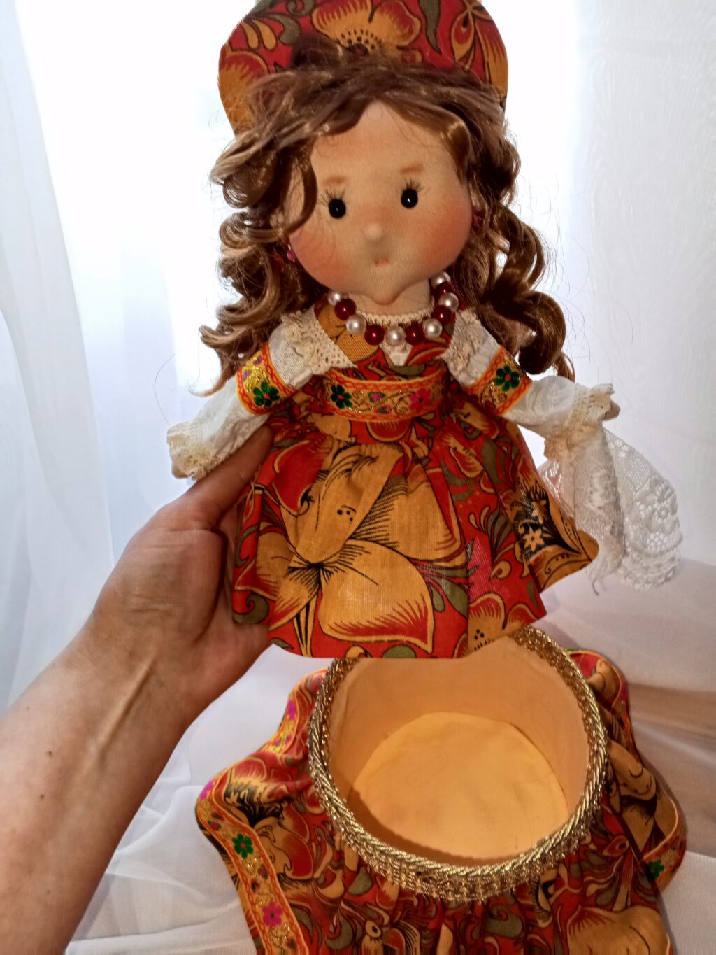 Кукла-шкатулка ручной работы
