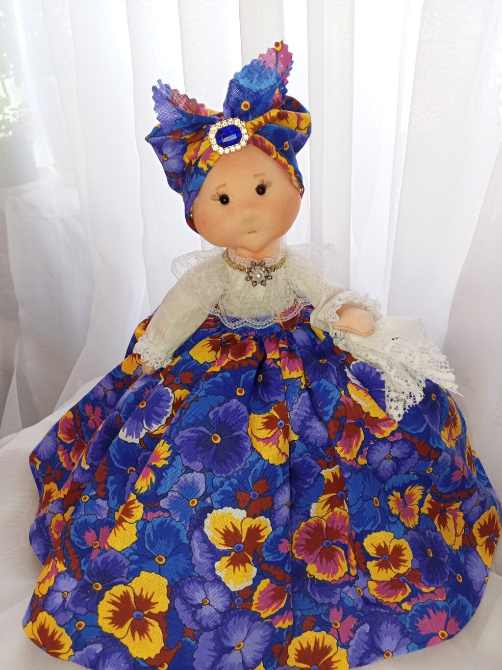 Кукла-грелка на чайник