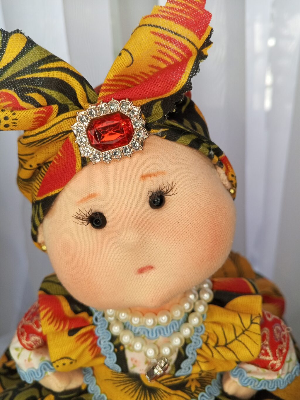 Кукла-грелка на чайник