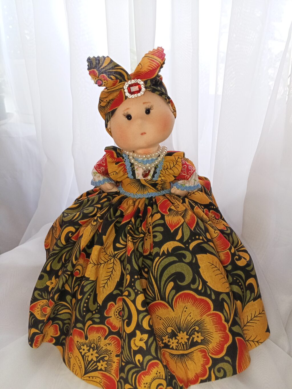 Кукла-грелка на чайник