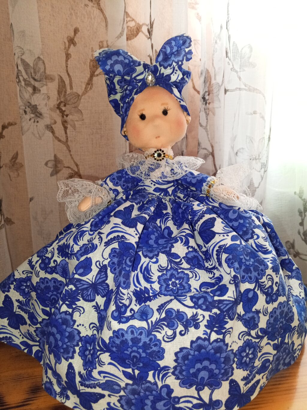 Кукла-грелка на чайник