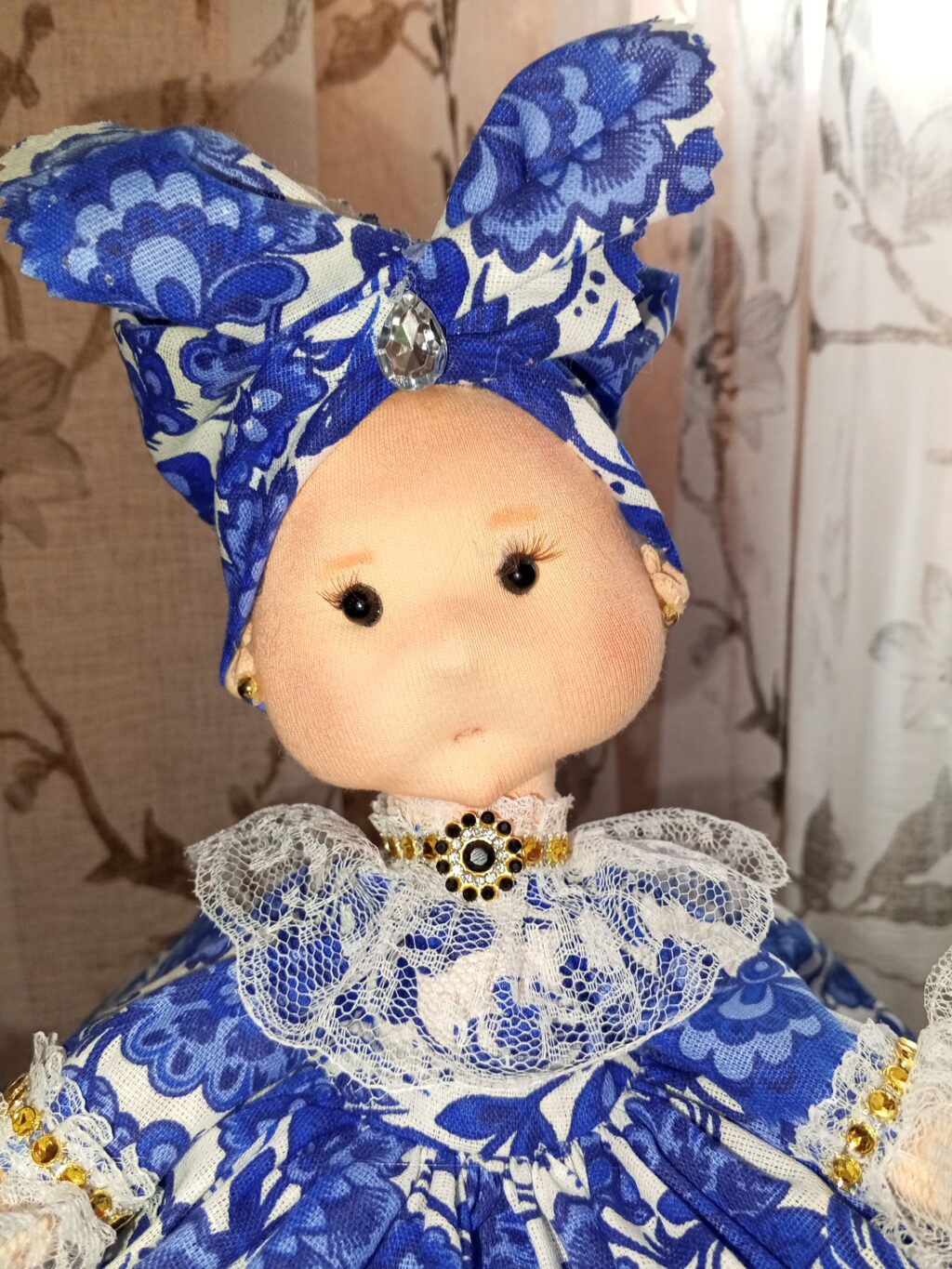 Кукла-грелка на чайник