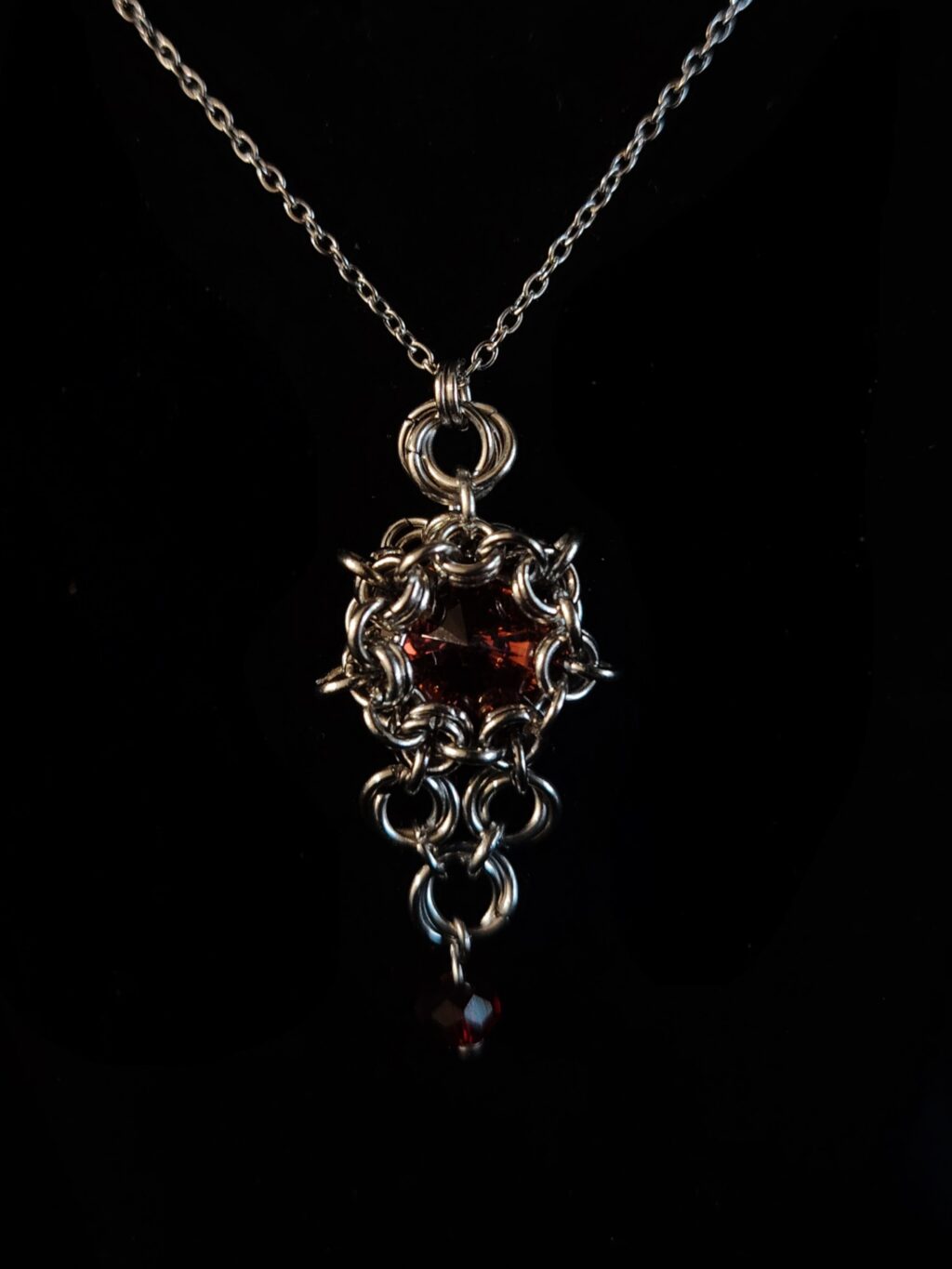 Феникс. кольчужное колье с кристаллом Сваровски