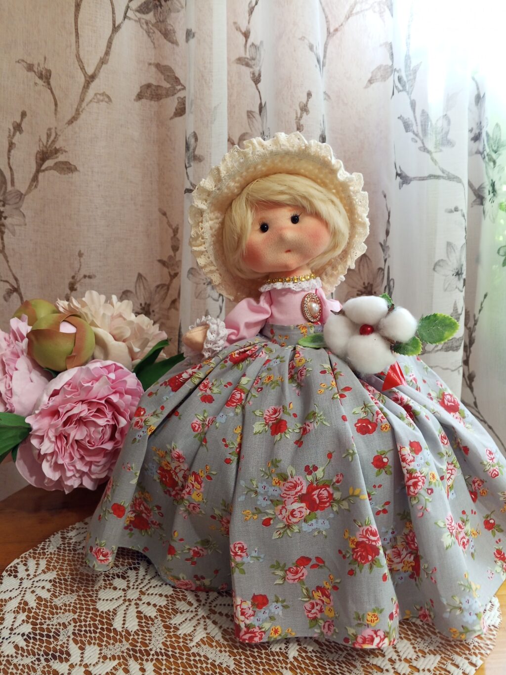 Кукла-грелка на чайник