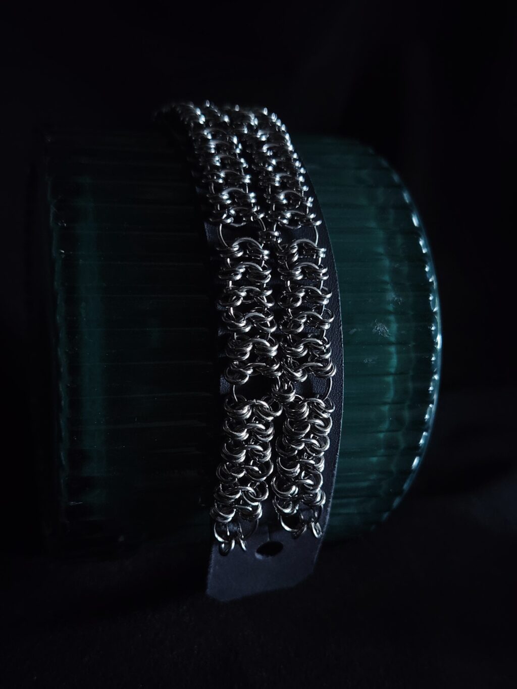 Зов предков. Кольчужный браслет на коже