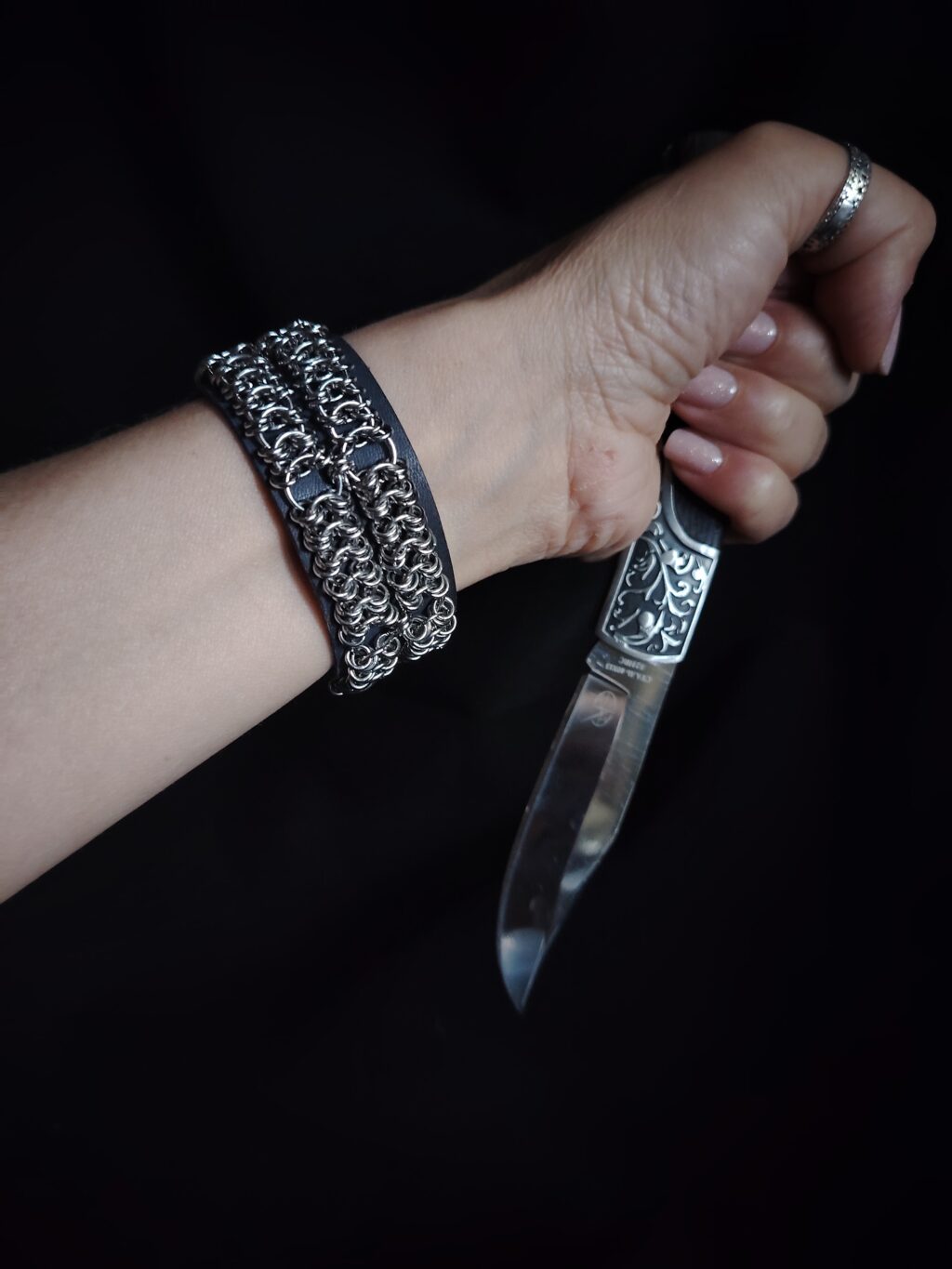 Зов предков. Кольчужный браслет на коже