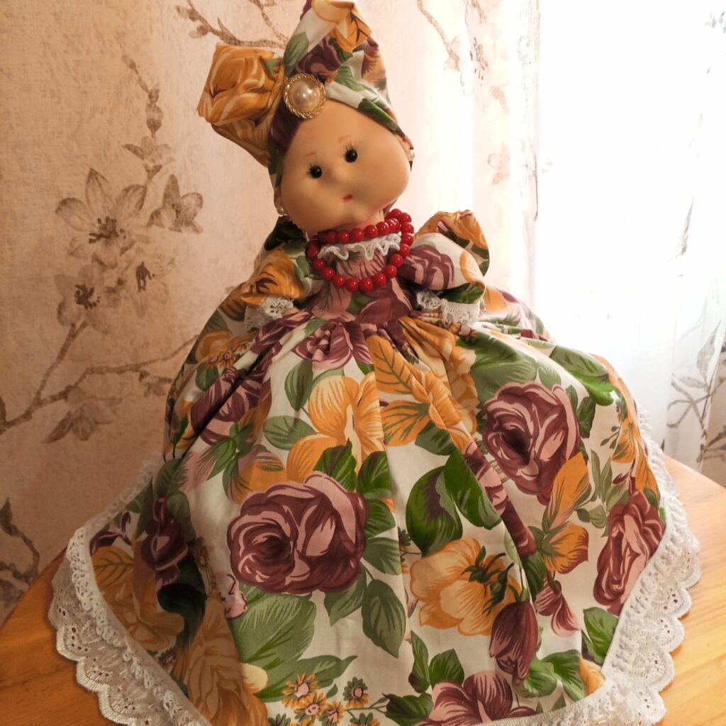 Кукла-грелка на чайник